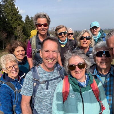 Motivierte und gut gelaunte Wanderfreunde 