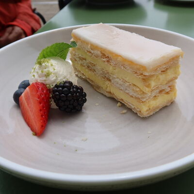 Der Lohn für den langen Aufstieg ist eine Cremeschnitte beim alten Hotel Pilatus Kulm.