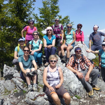 Gruppenfoto auf zweiten Gipfel: die Mittagsfluh